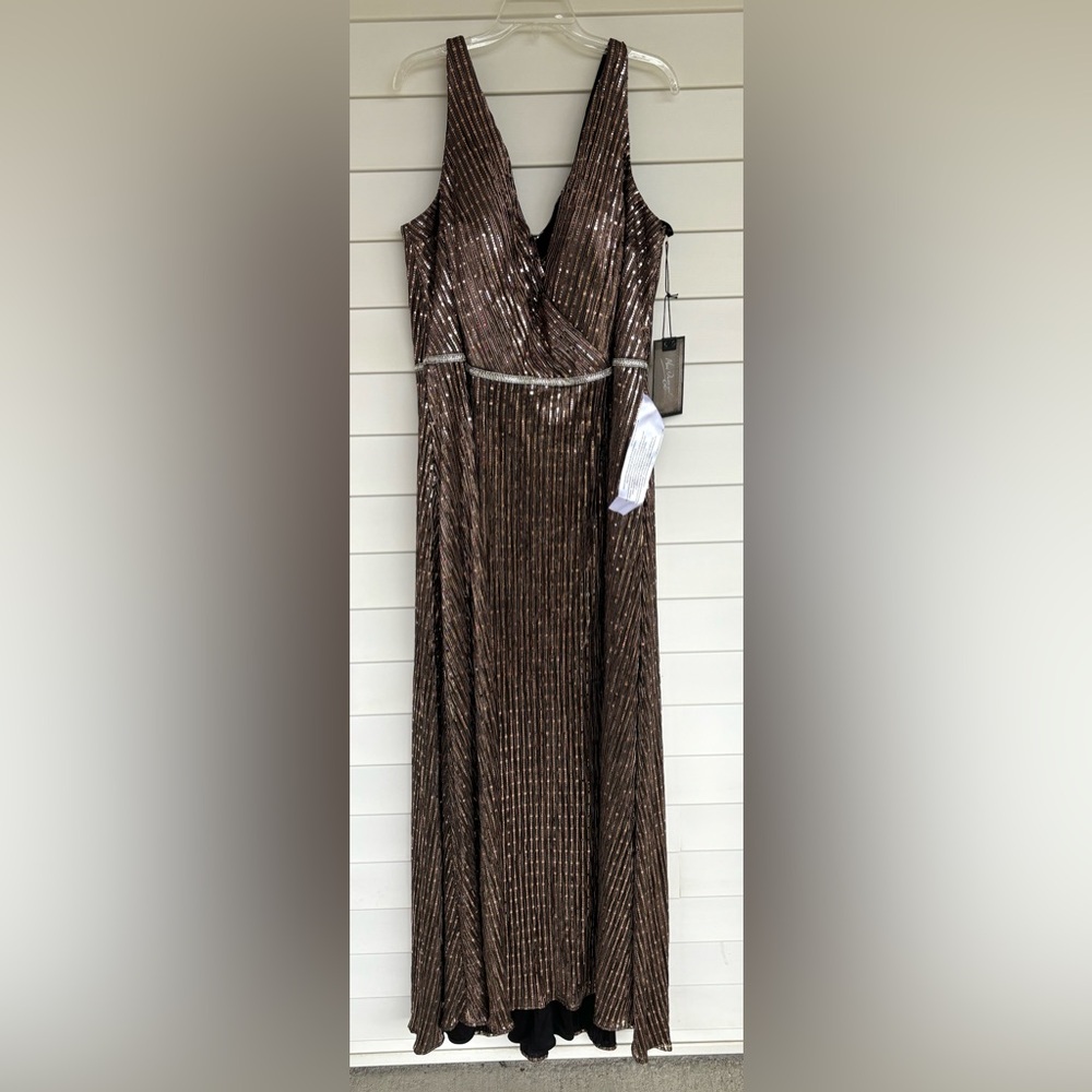 NWT Mac Duggal Copper Full Beaded V Neck Evening Gown 22W Prom Formal NEW - Picture 3 of 10